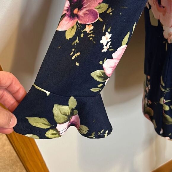 🆕 Nine Britton Stitchfix floral jersey knit top size S BIN E - Picture 2 of 9